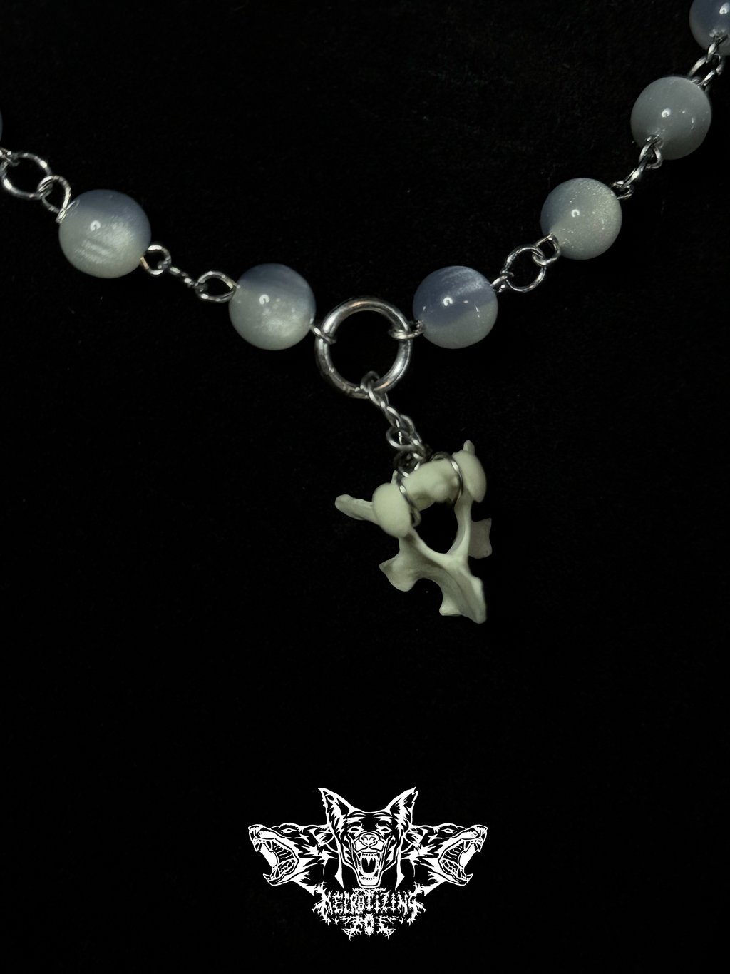 Beaded wrapped vertebrae choker