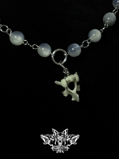 Beaded wrapped vertebrae choker
