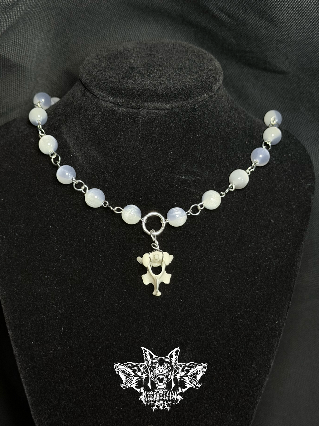 Beaded wrapped vertebrae choker